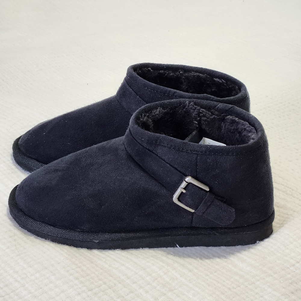 Aeropostale low boots, black, size 7. Great condition.